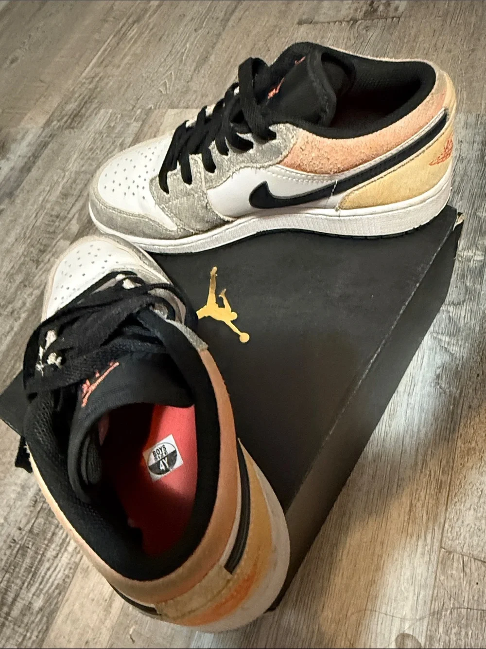 Air Jordan 1 Low (GS) SE Flight Club